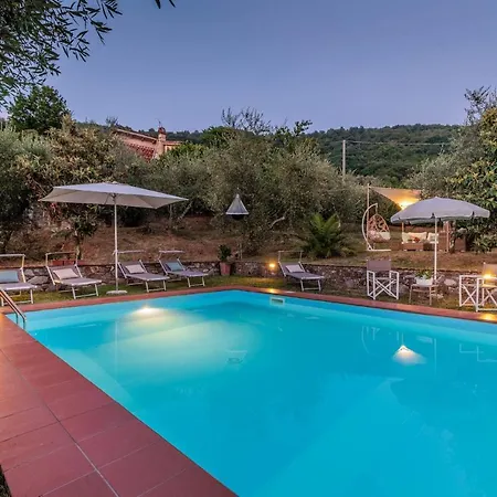 Dondolino, A Stylish Villa Lucca