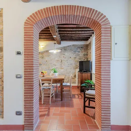 Dondolino, A Stylish Villa Lucca
