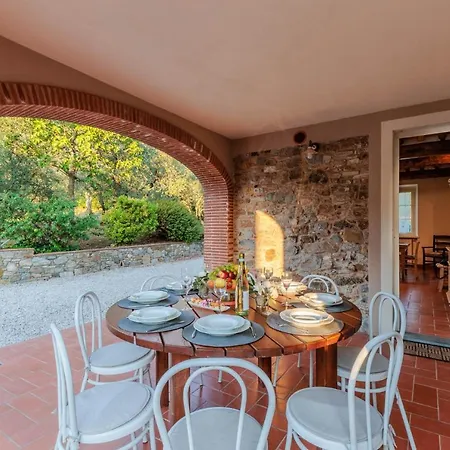 Villa Dondolino, A Stylish Lucca